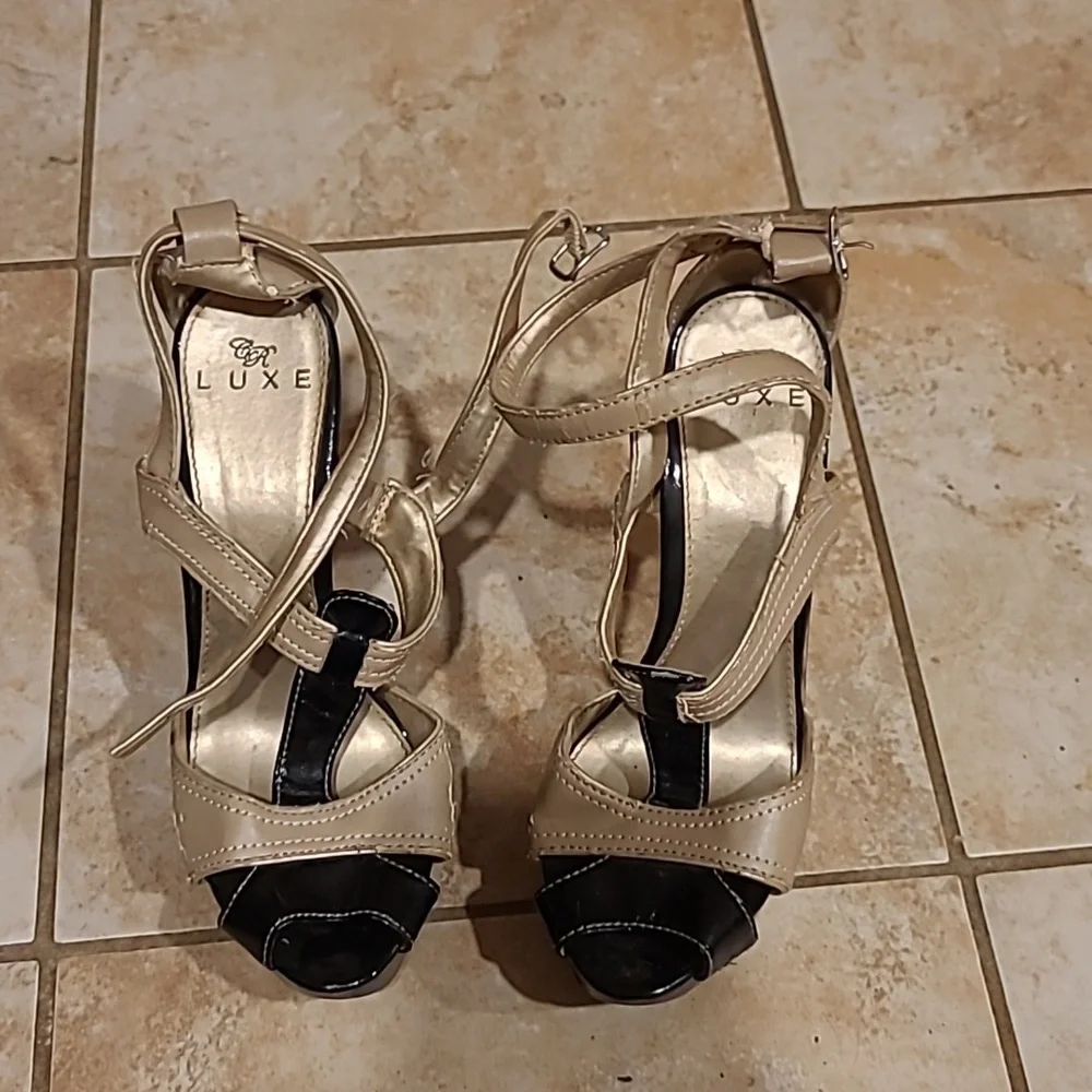 Heals - Picture 2 of 2